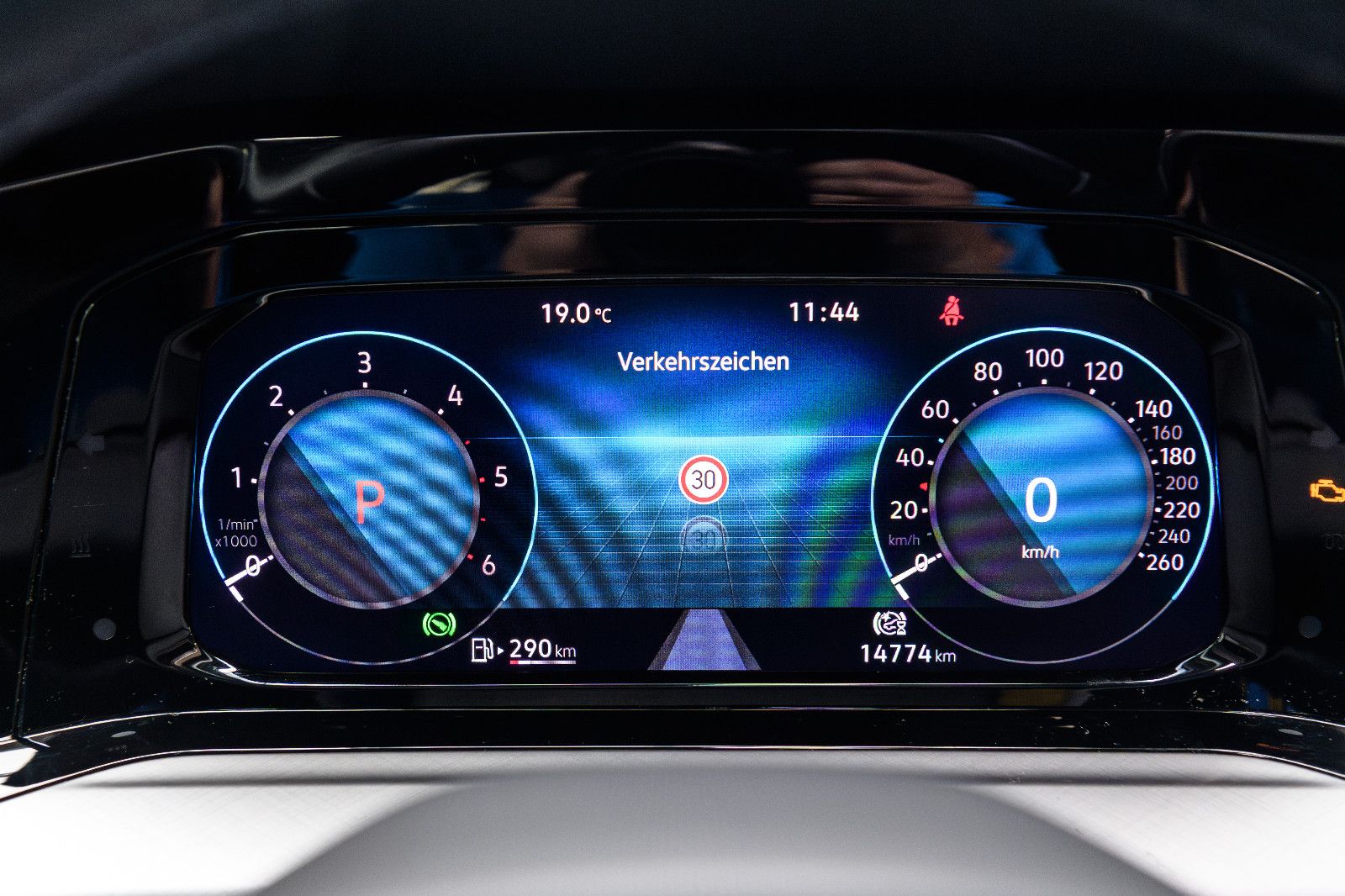 Fahrzeugabbildung Volkswagen Golf VIII Life +STHZ+LED+SHZ+NAVI+PANO+HEADUP