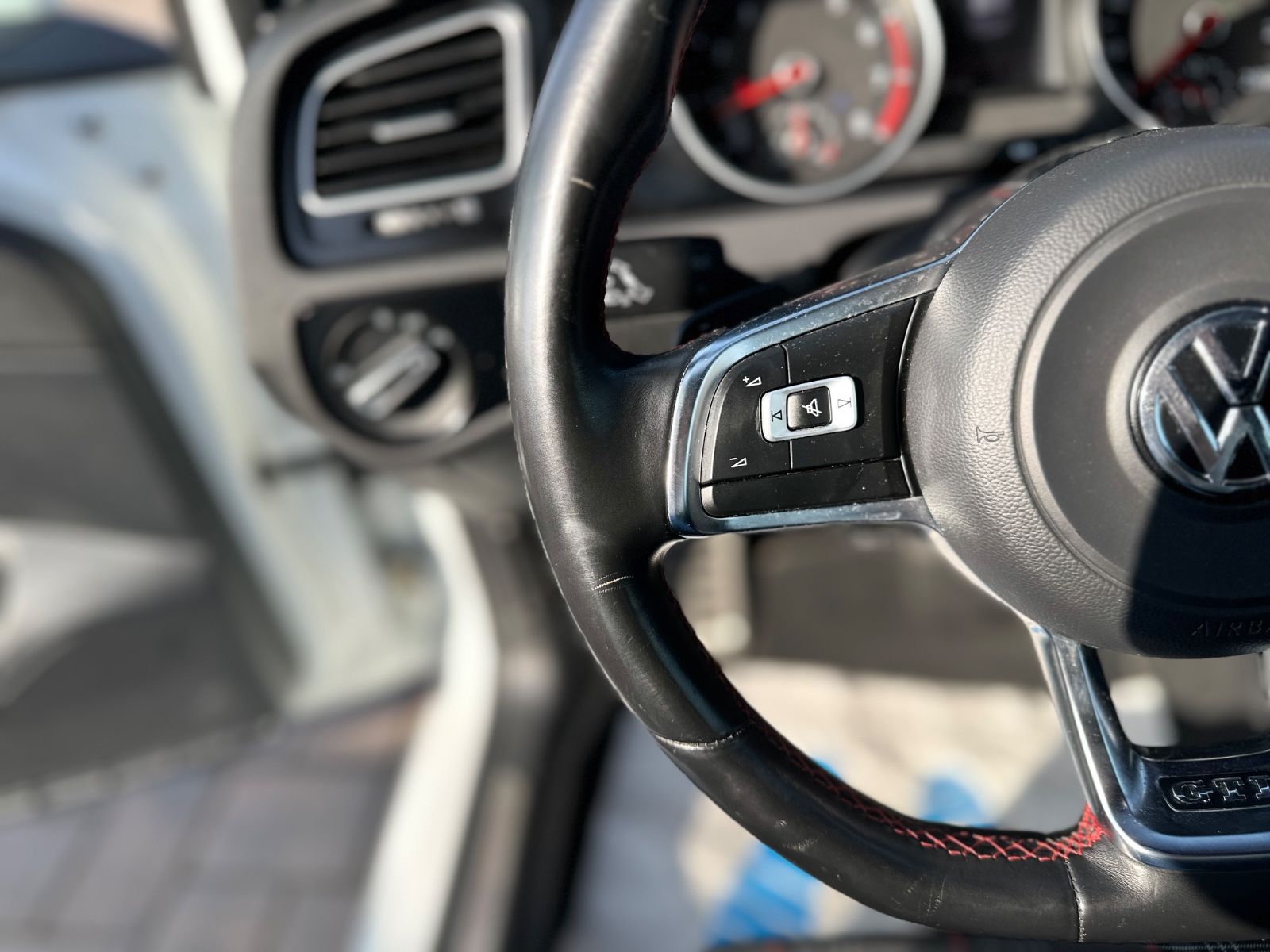 Volkswagen Golf VII 2.0 TSI DSG GTI Lim.*BI-XENON* foto 15