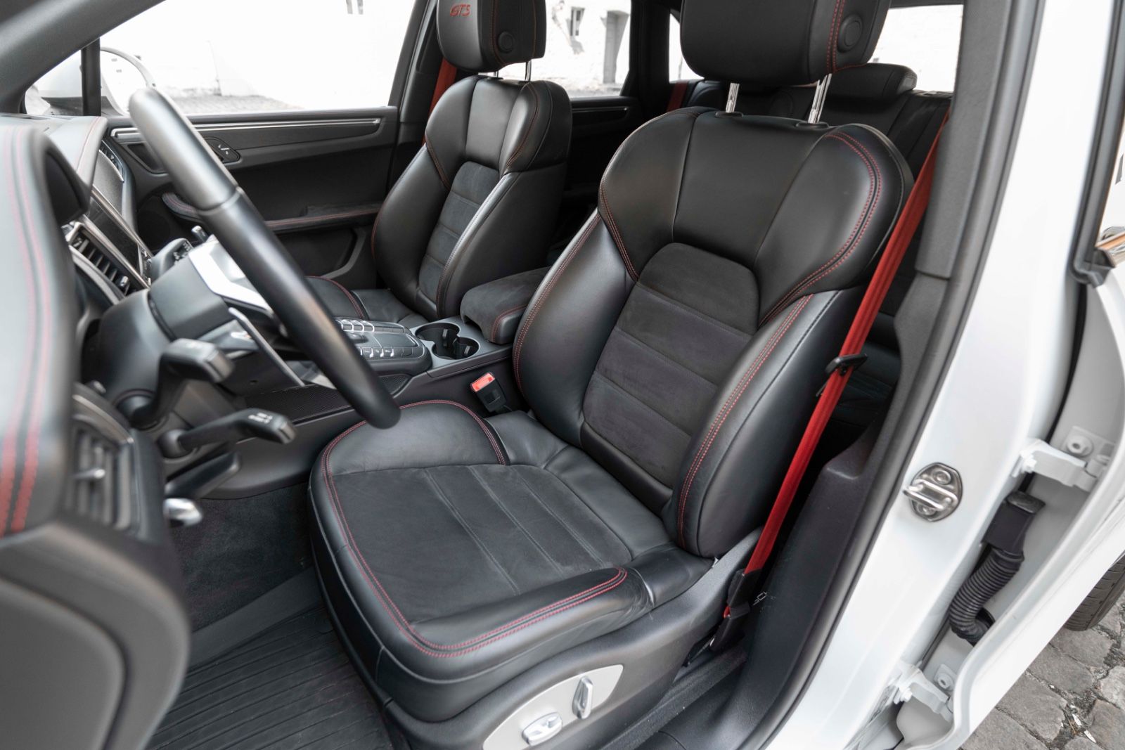 Fahrzeugabbildung Porsche Macan GTS PASM PDLS BOSE CARPLAY LUFT PANO TOTW