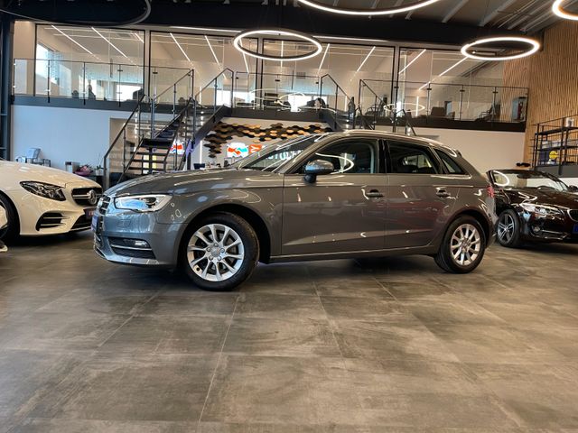Audi A3 Sportback attraction ultra*2. Hand*Navi*Xenon