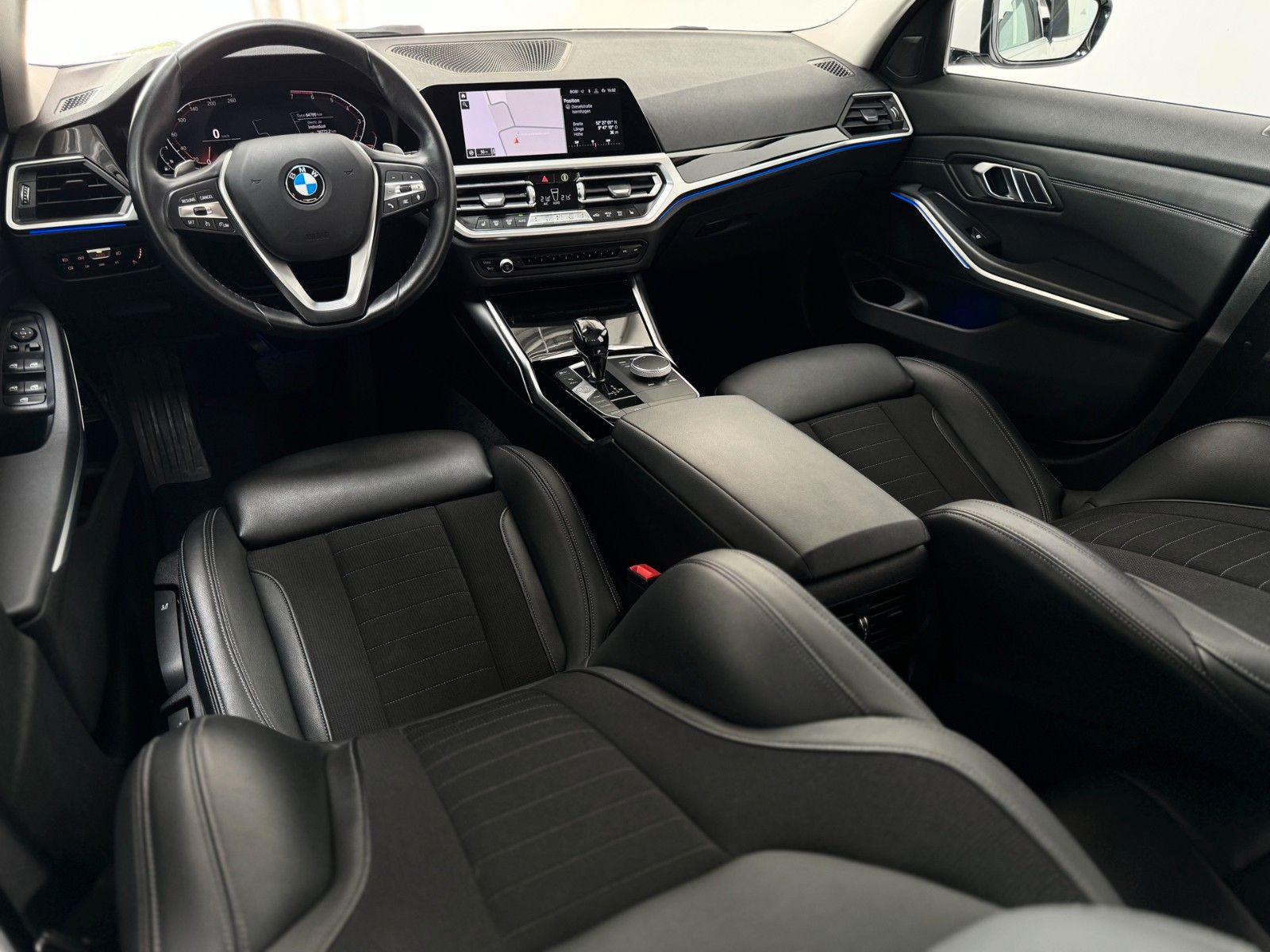 Fahrzeugabbildung BMW 320i SportLine Kamera AHK DAB HiFi Komfort Alarm