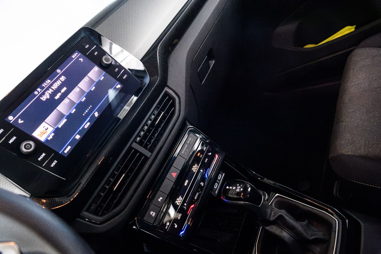 Fahrzeugabbildung Volkswagen T-Cross 1.0 TSI 85 kW Life +LED +ACC +Allwetter