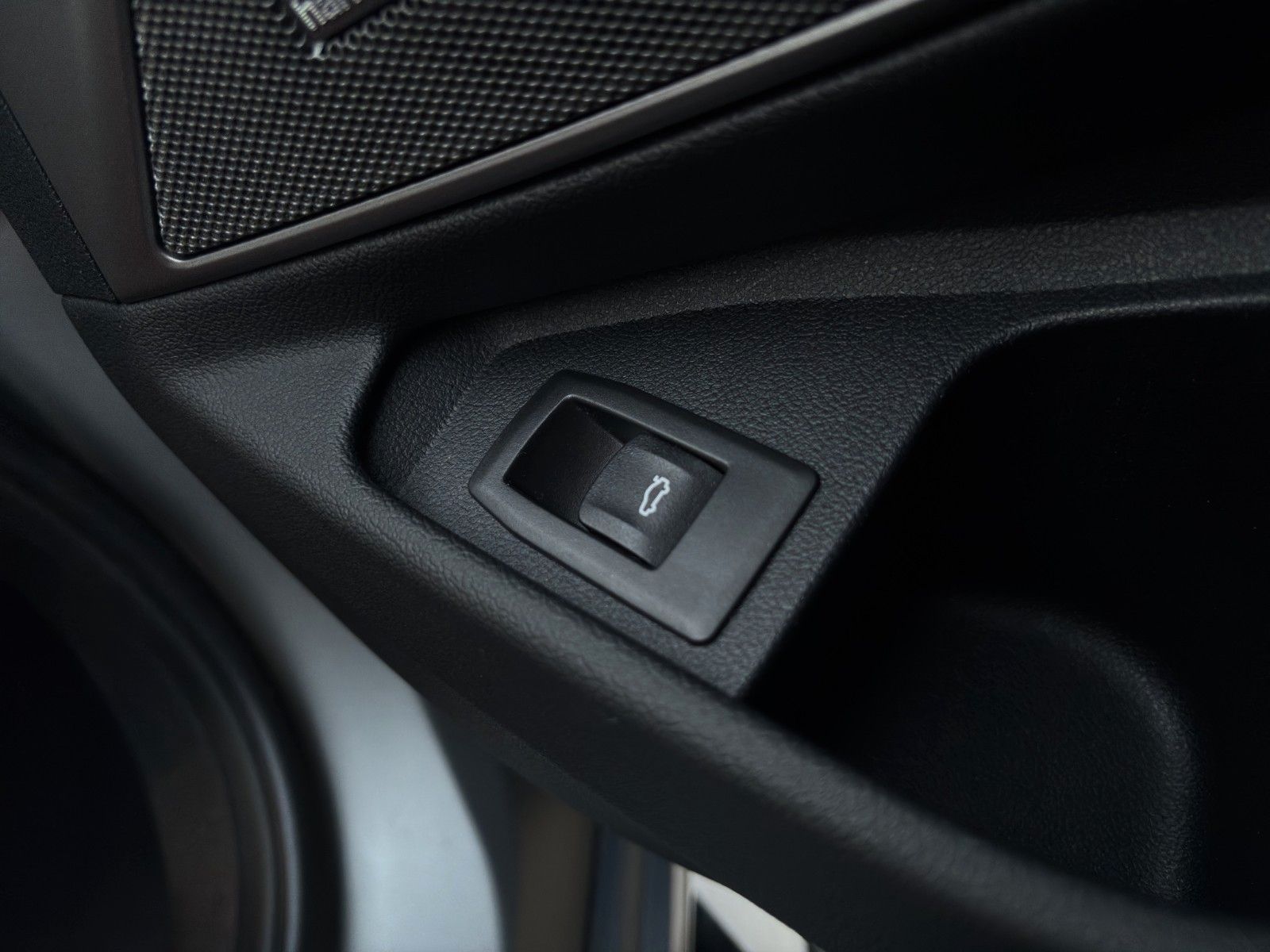 Fahrzeugabbildung BMW M3 Comp. Gelbe M-DRL/Carbon/M-Drivers/Individual