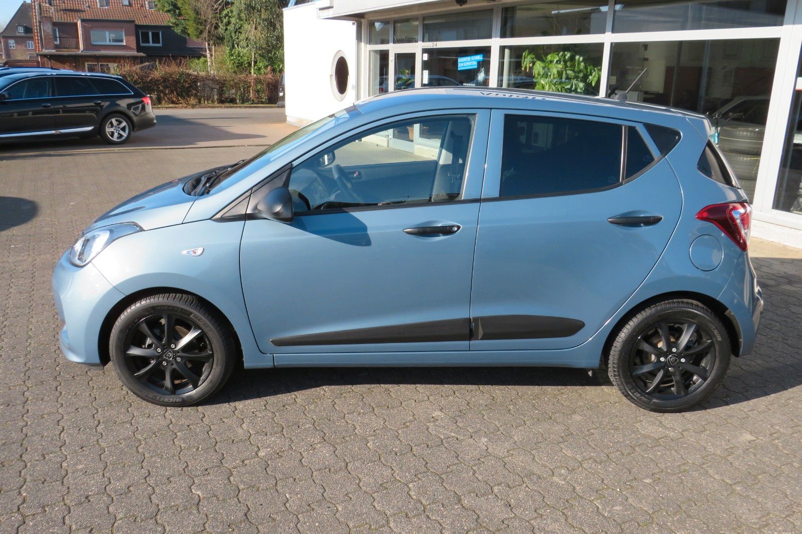 Fahrzeugabbildung Hyundai i10 4-TÜREN KLIMA PDC ALU SCHECKHEFT