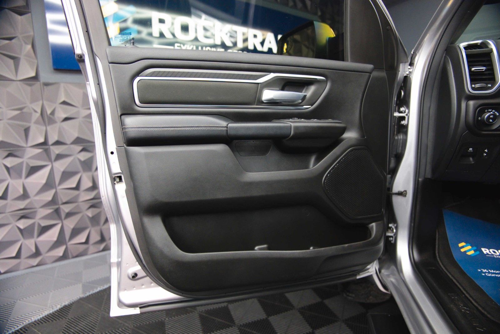 Fahrzeugabbildung Dodge RAM 3.0 MY 25 TWIN TURBO Offroad Night ACC 19%
