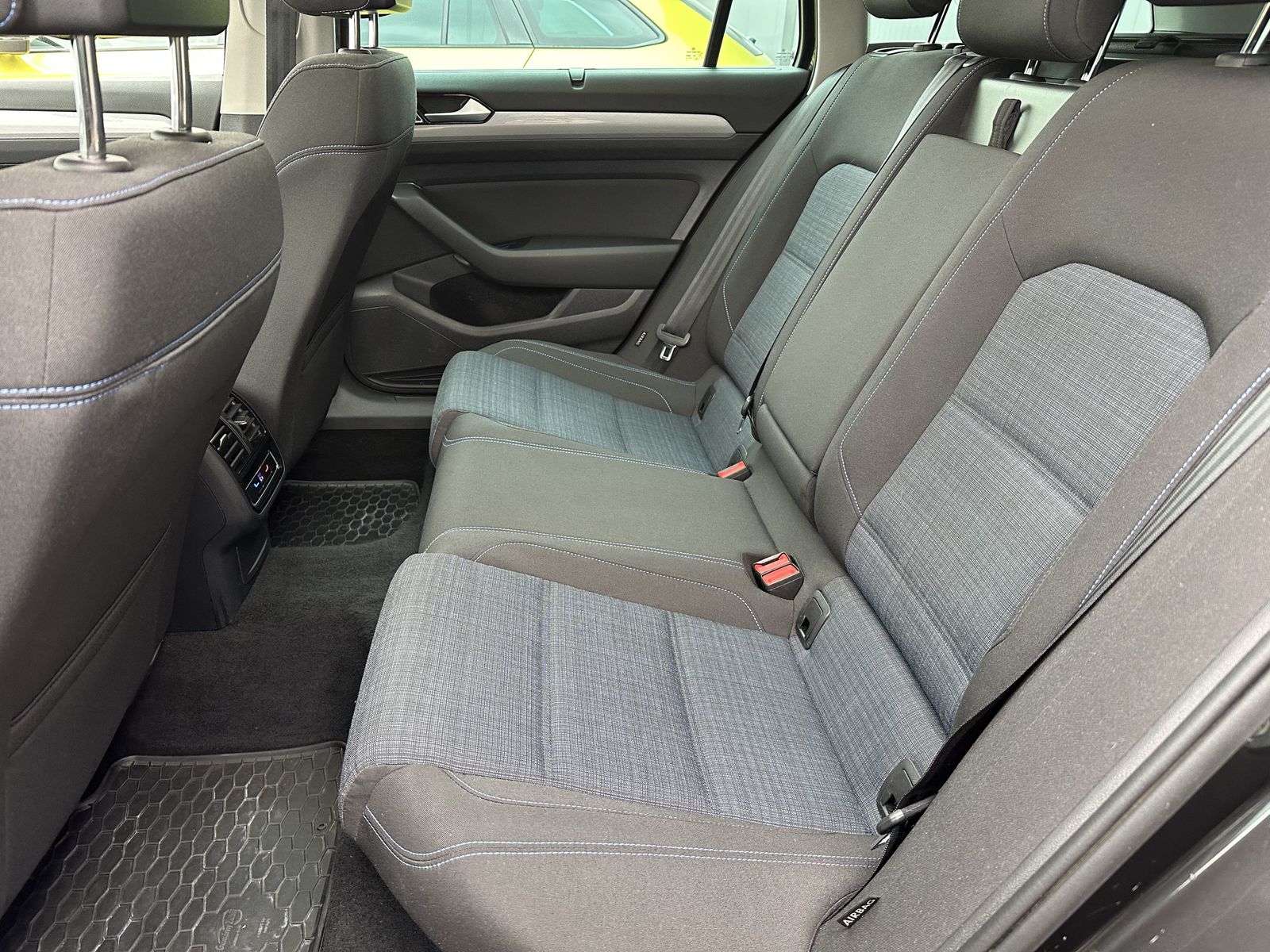 Fahrzeugabbildung Volkswagen Passat Variant GTE NAV+LED+PANO+AHK+STANDHEIZUNG