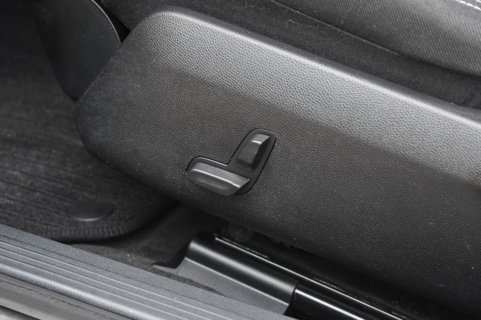 Fahrzeugabbildung Mercedes-Benz E 220 E T-Modell E 220 CDI BlueEfficiency