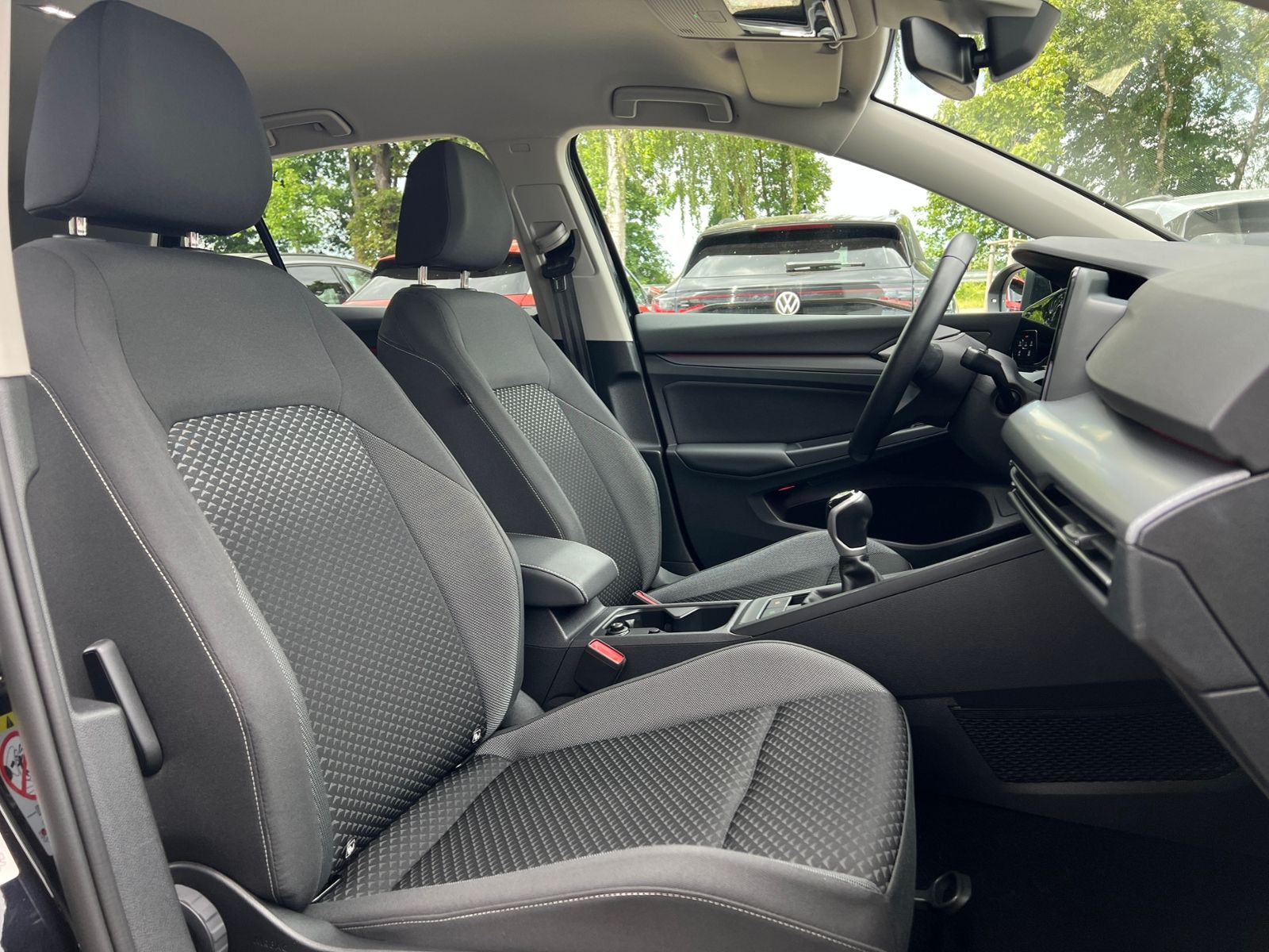 Fahrzeugabbildung Volkswagen Golf VIII Active 1.5 TSI OPF *Garantie, IQ-Drive