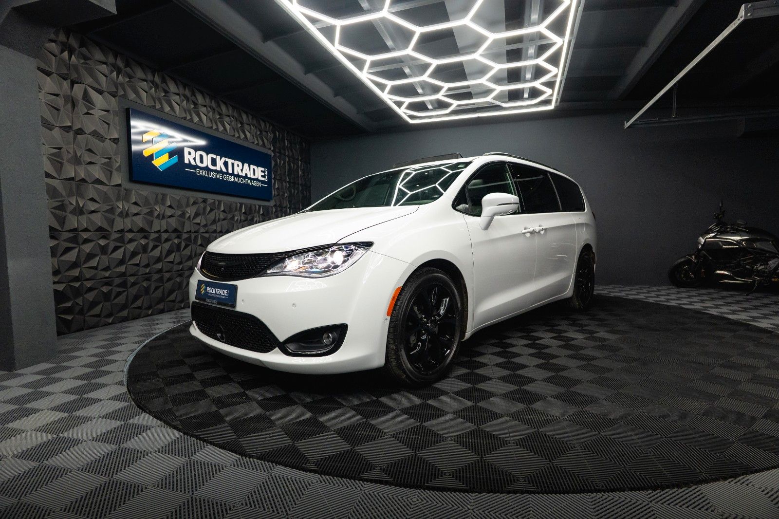 Fahrzeugabbildung Chrysler Pacifica 3.6 V6 LIMITED Night *Pano*CarPlay*ACC