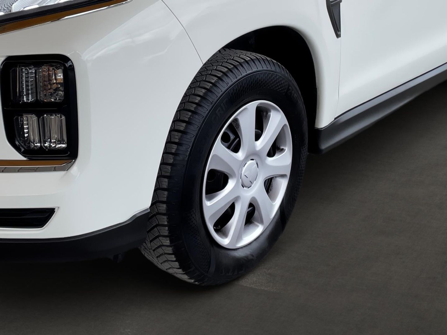 Fahrzeugabbildung Mitsubishi ASX 2.0 2WD Allwetterreifen LED Scheinwerfer Tem