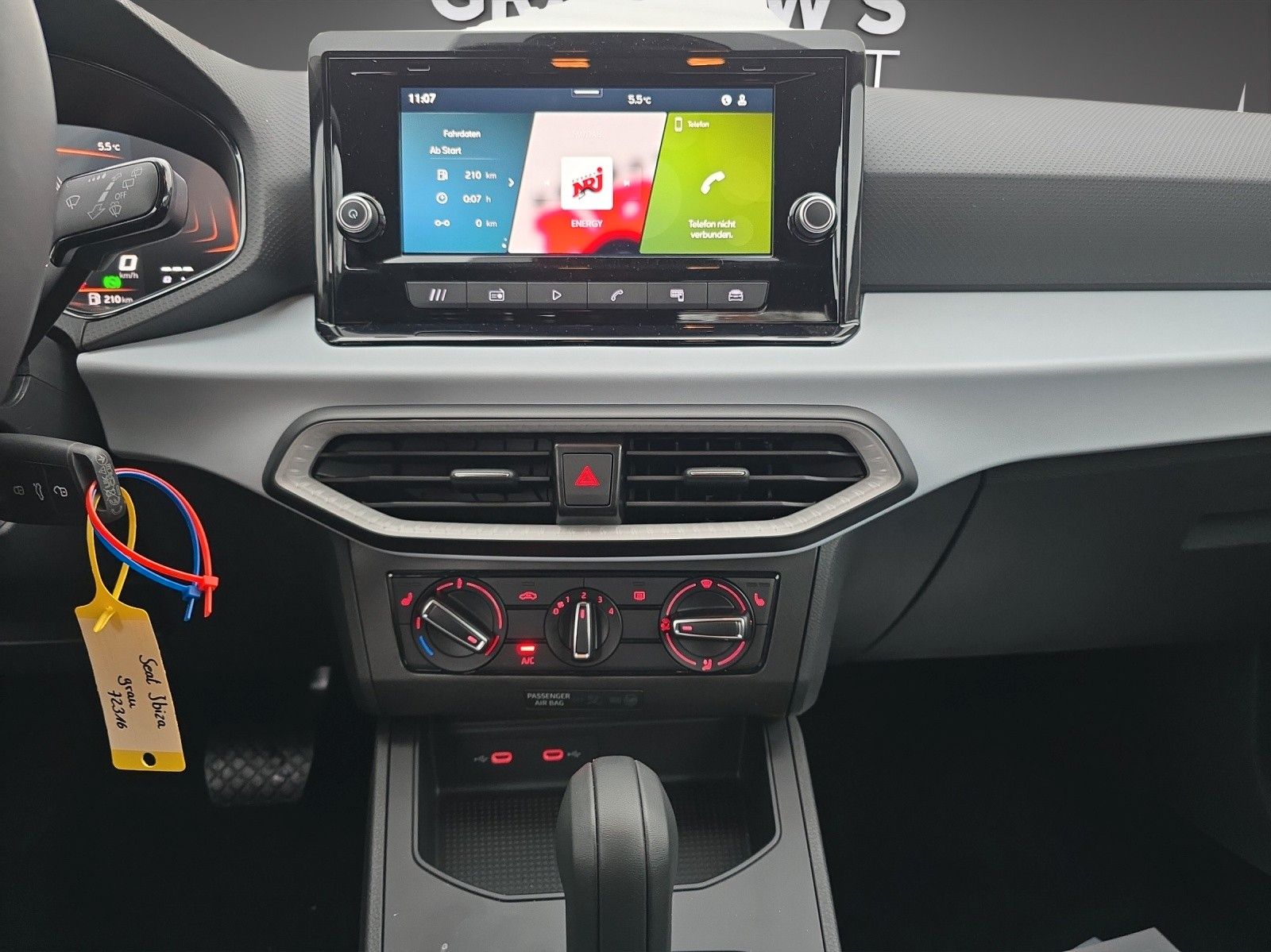 Fahrzeugabbildung SEAT Ibiza 1.0 TSI DSG LED/SHZ/RFK/PDC/APP