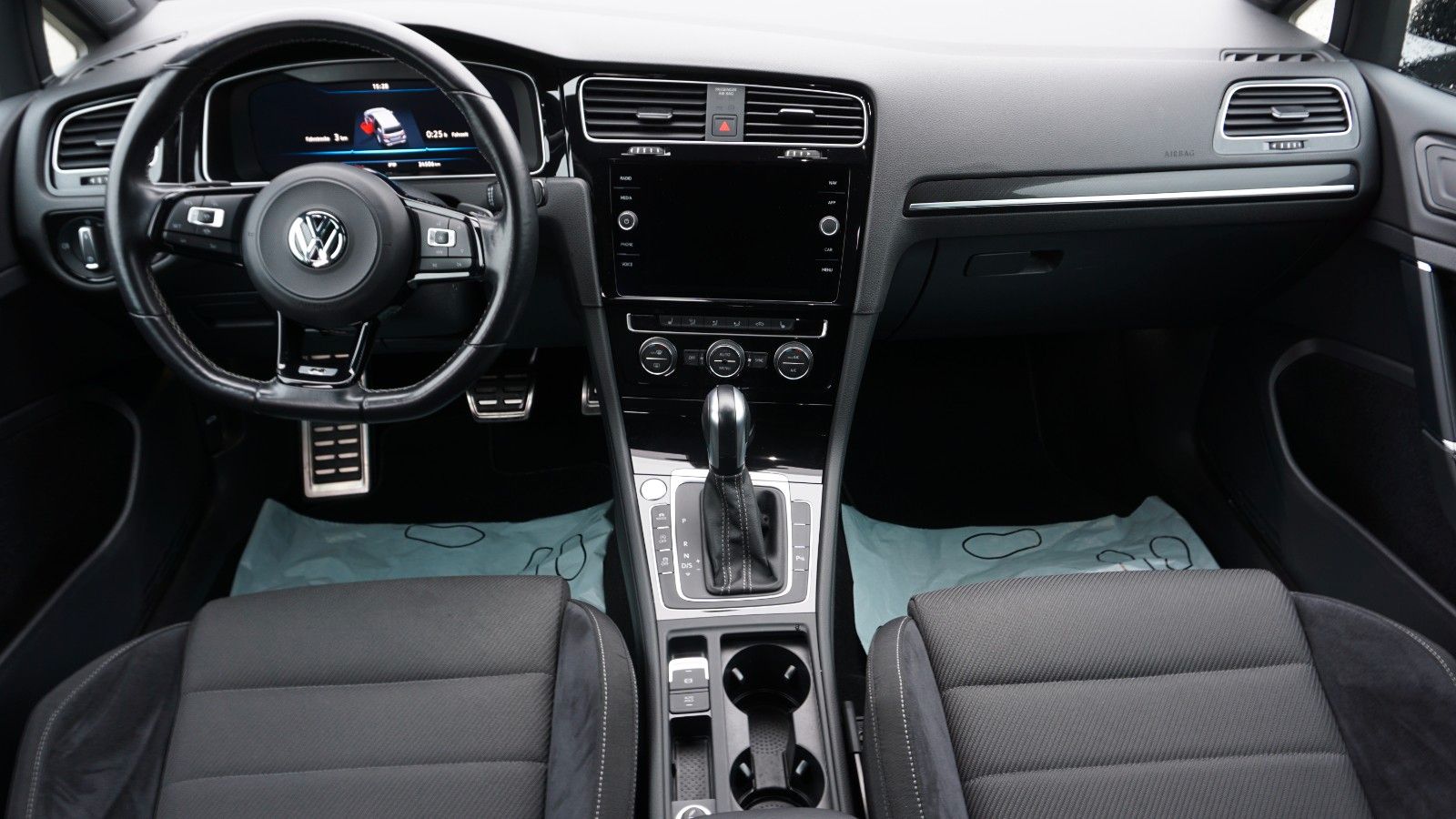 Fahrzeugabbildung Volkswagen Golf VII Variant R-line 4M,Navi,LED,SH,ACC,Kamer