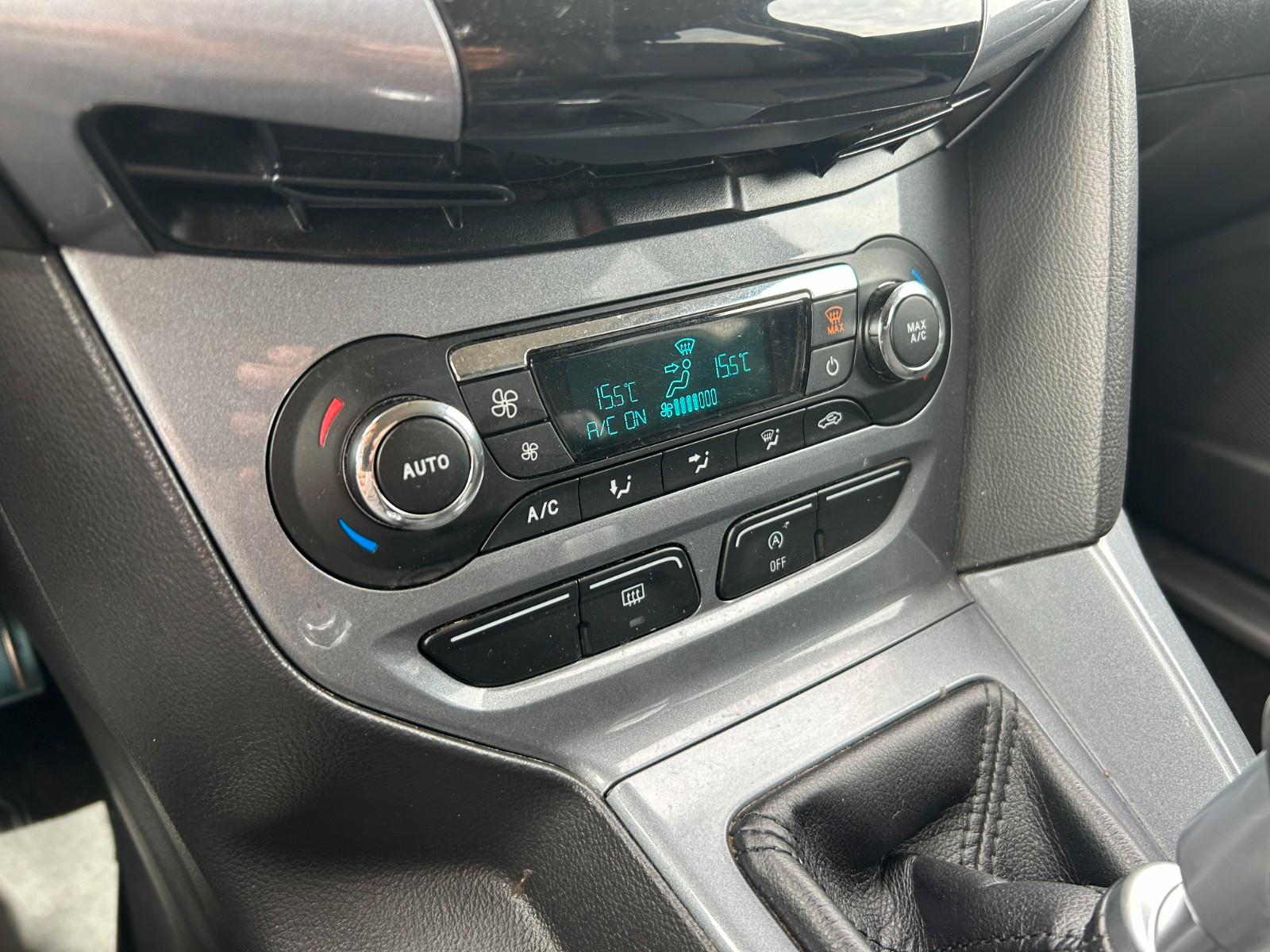 Ford Focus 2013 — photo 35