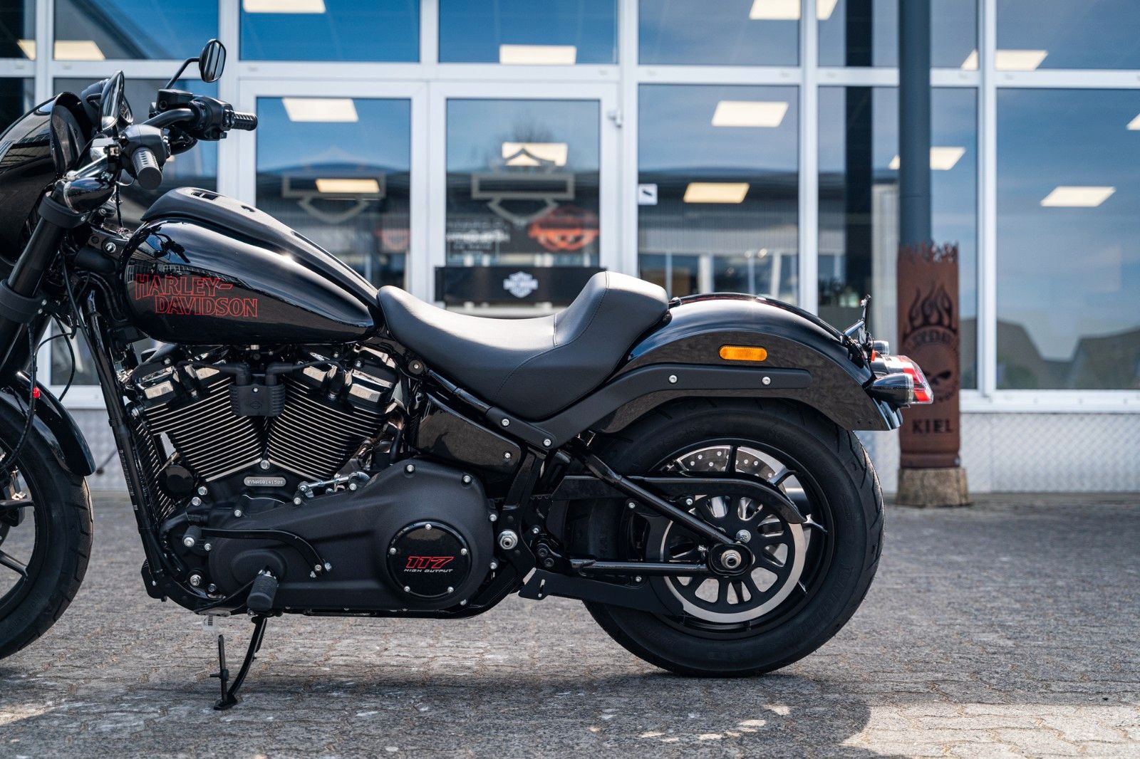 Fahrzeugabbildung Harley-Davidson FXLRST LOW RIDER S 117 MY25 Kurzfr. Verfügbar