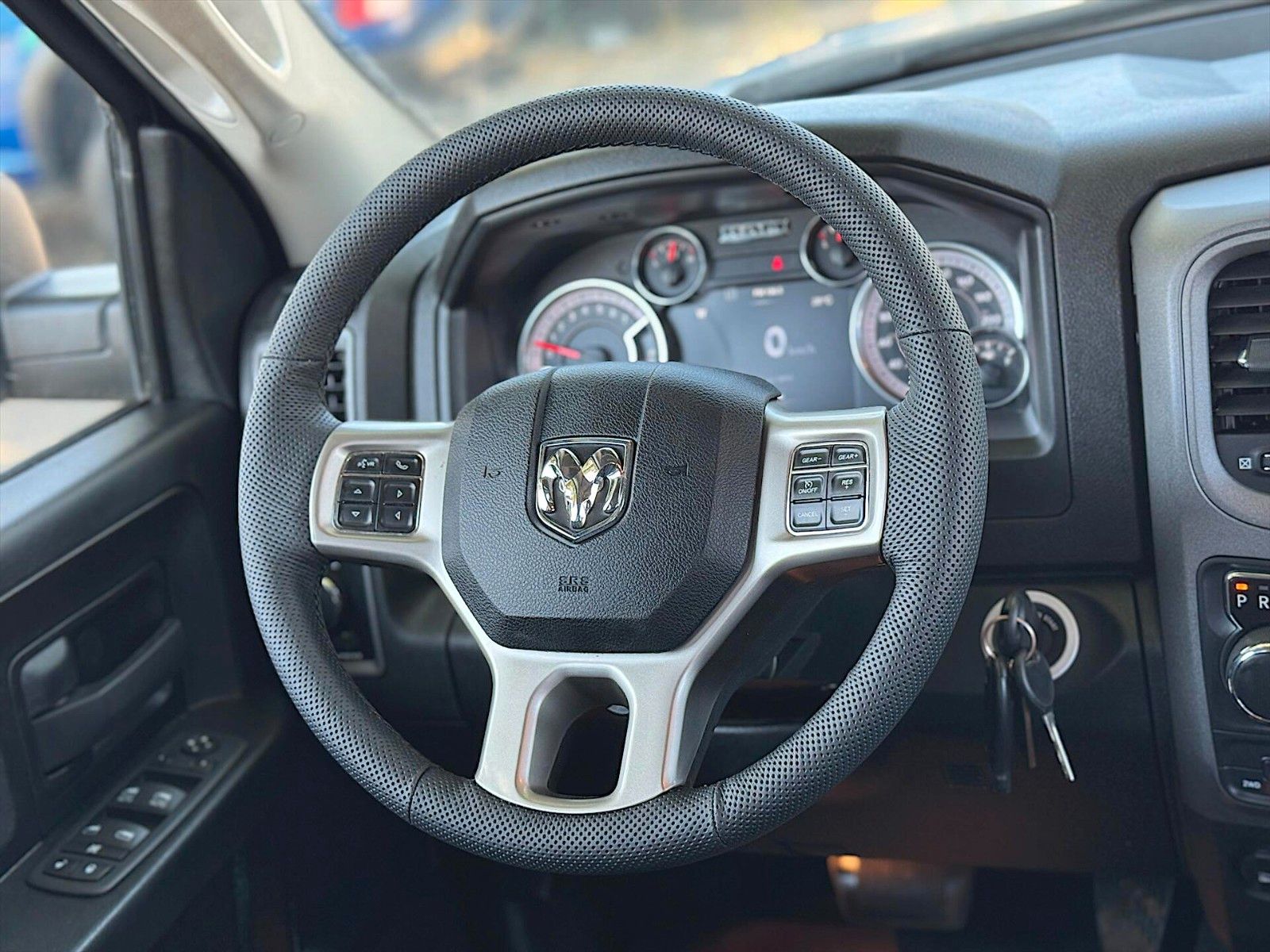 Fahrzeugabbildung Dodge RAM 5.7 V8 HEMI SPORT Offroad NIGHT 4x4 RAM BOX