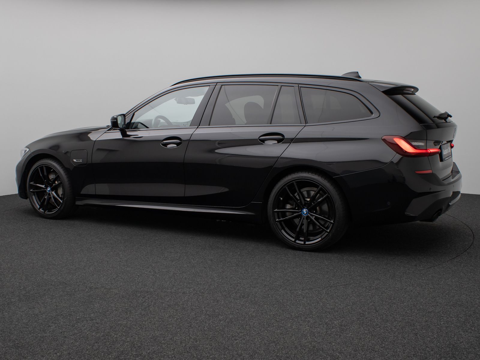 Fahrzeugabbildung BMW 330e M Sport Panorama Laser Kamera HUD DAB HiFi