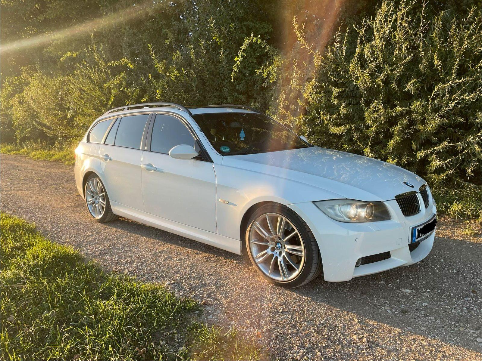 BMW 325 2008 — rear view