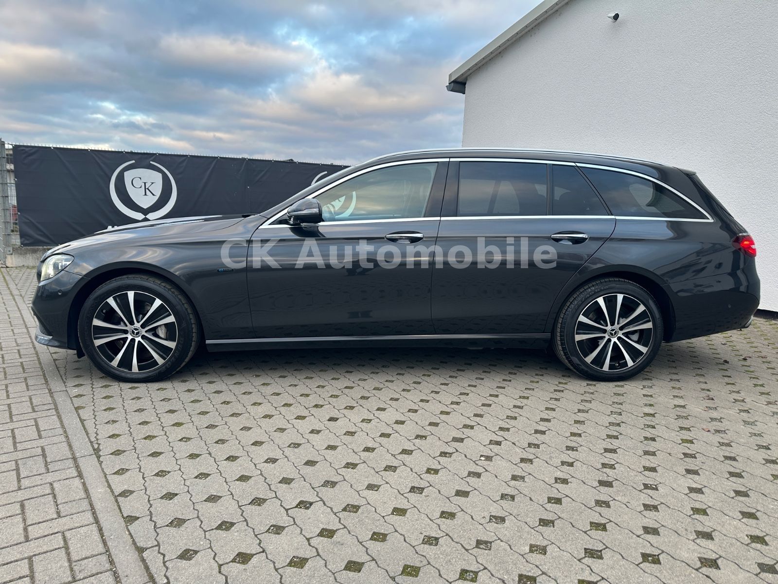 Fahrzeugabbildung Mercedes-Benz E 300de T 4Matic Avantgarde/Navi/360°Kam/LED/AHK