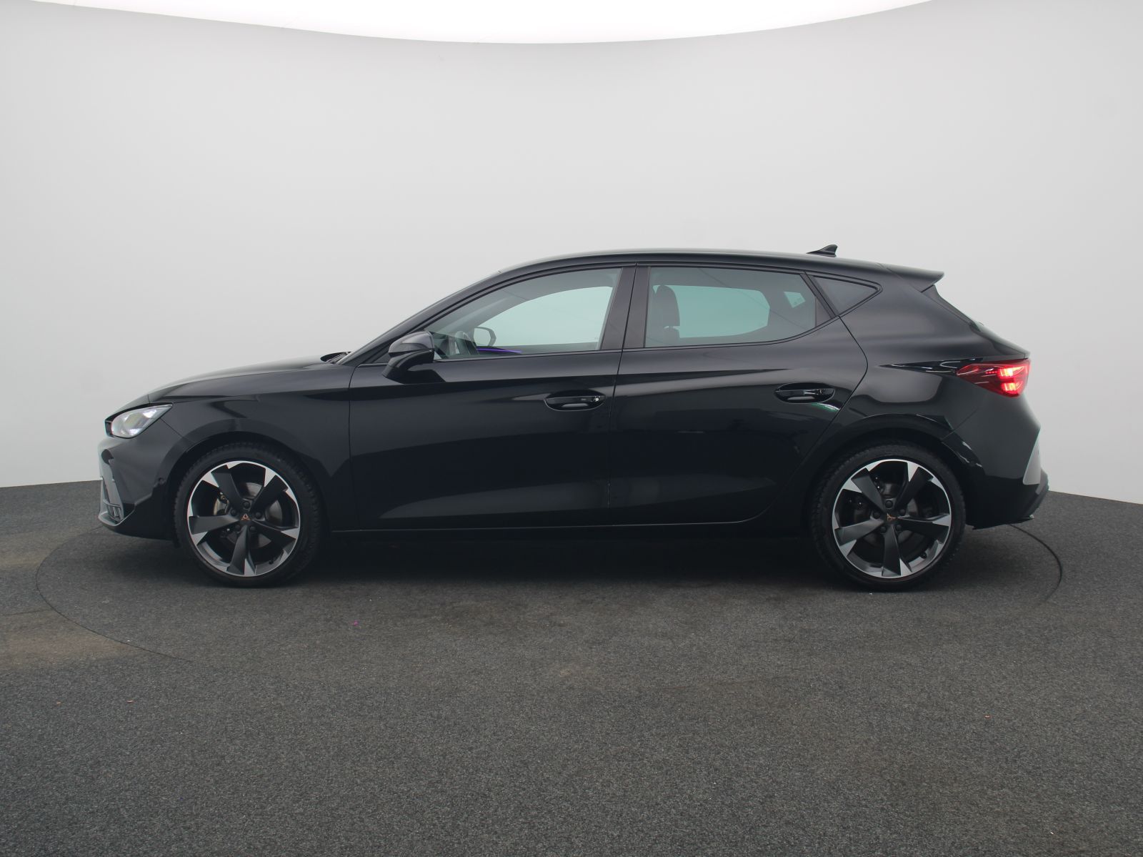 Cupra Leon 1.5 eTSI DSG Navi FullLink LED RFK ACC foto 5