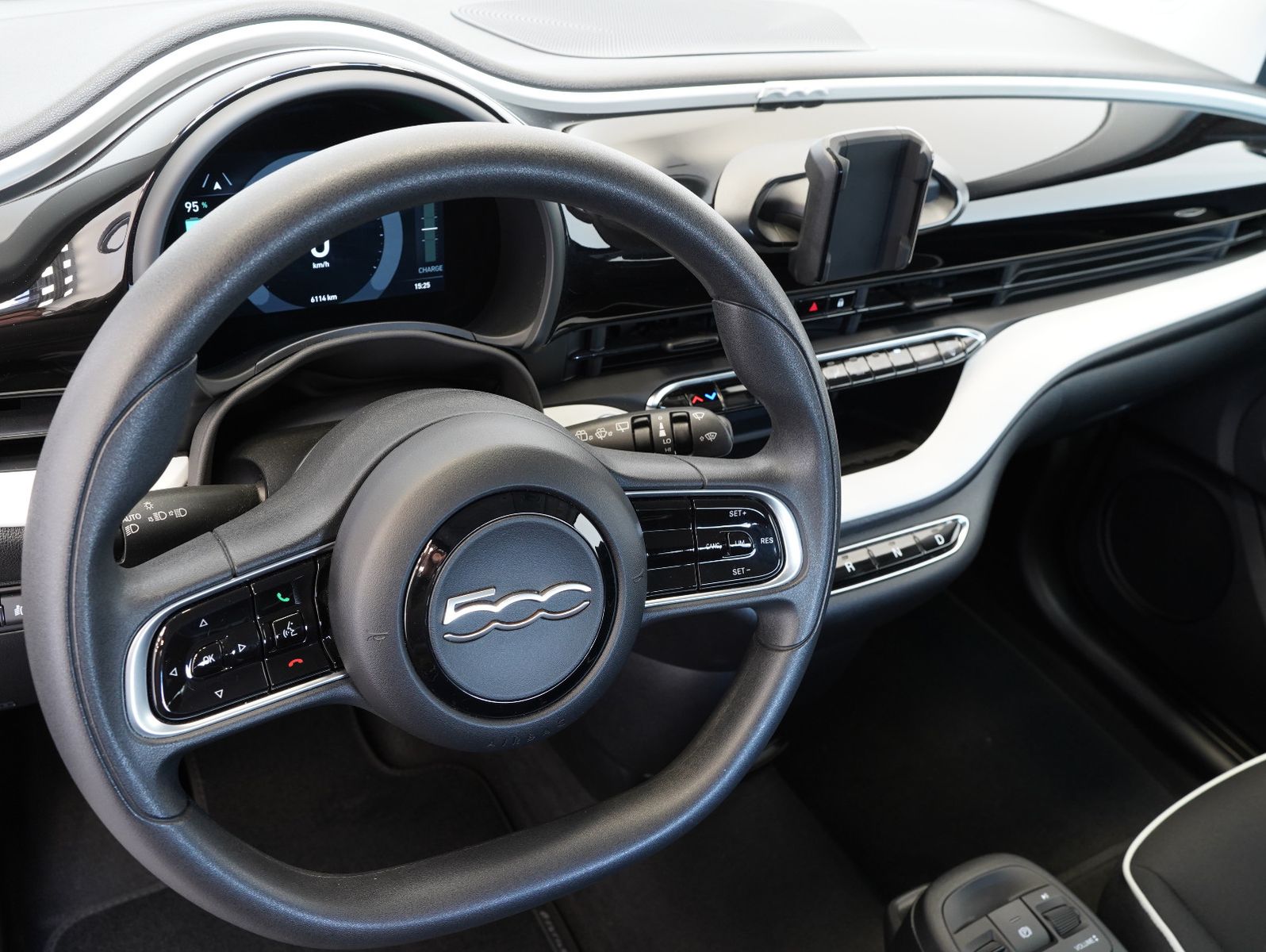 Fahrzeugabbildung Fiat 500e Action TEMPOMAT/DC-LADEN/SOH