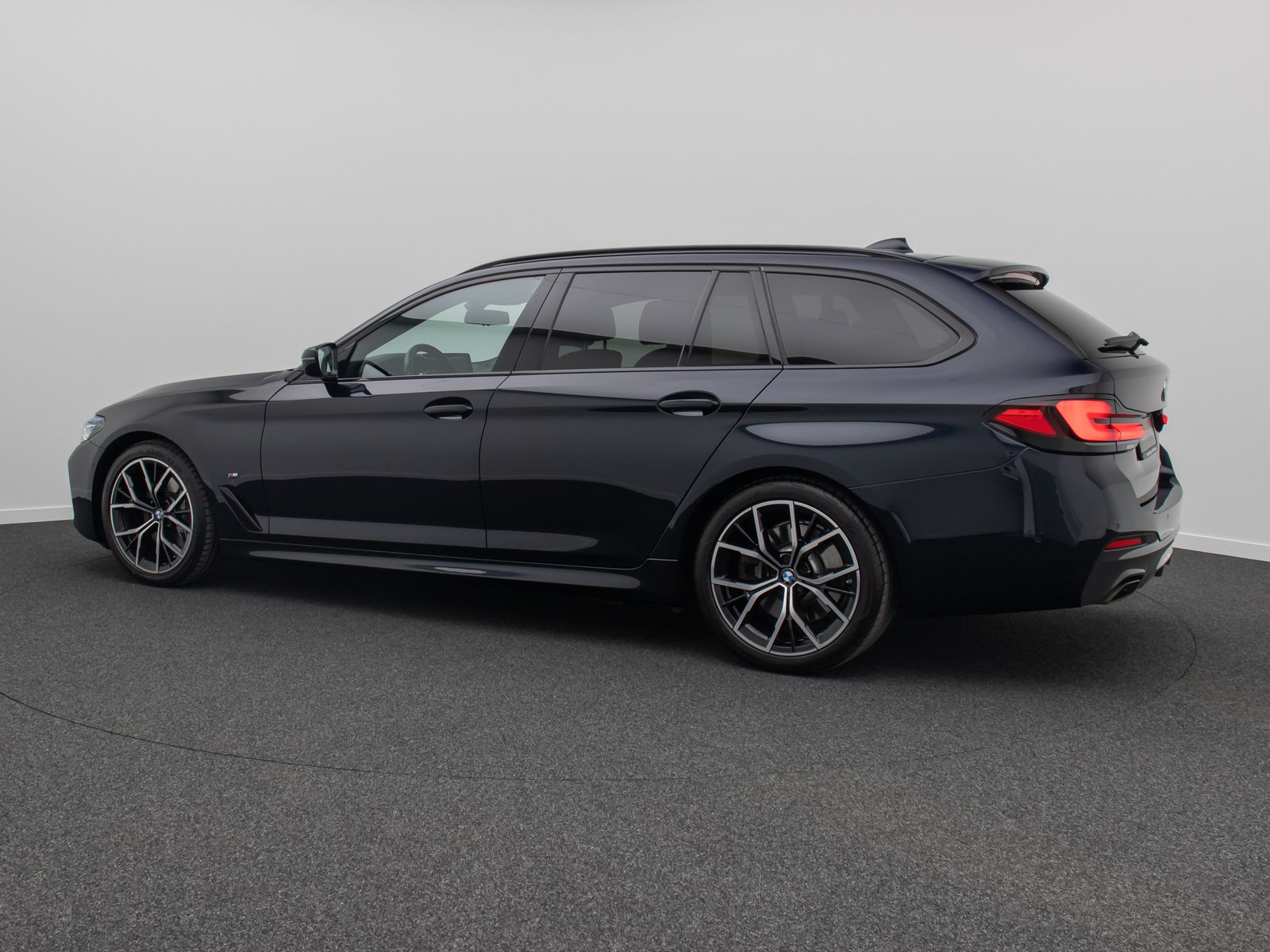 Fahrzeugabbildung BMW 530d M Sport Laser DAB Kamera HUD Panorama 19"