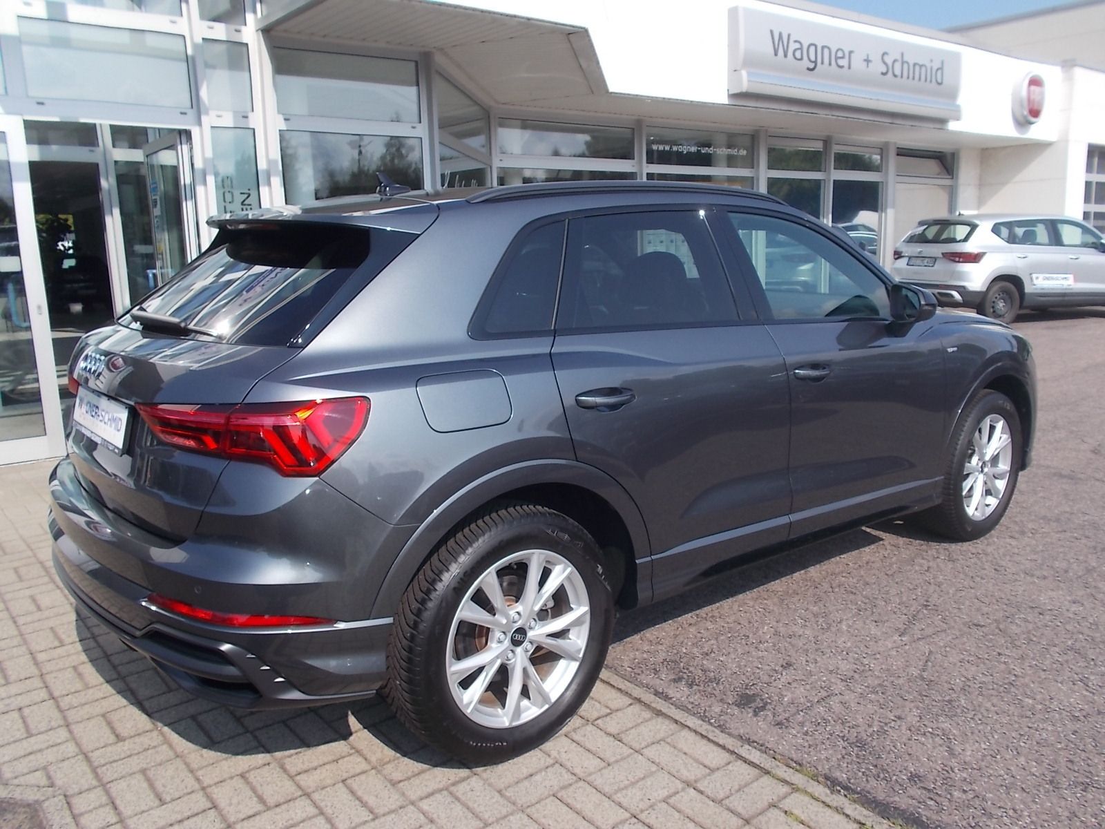 Fahrzeugabbildung Audi Q3 S-line 35 1.5 TFSI (150 PS) S-tronic