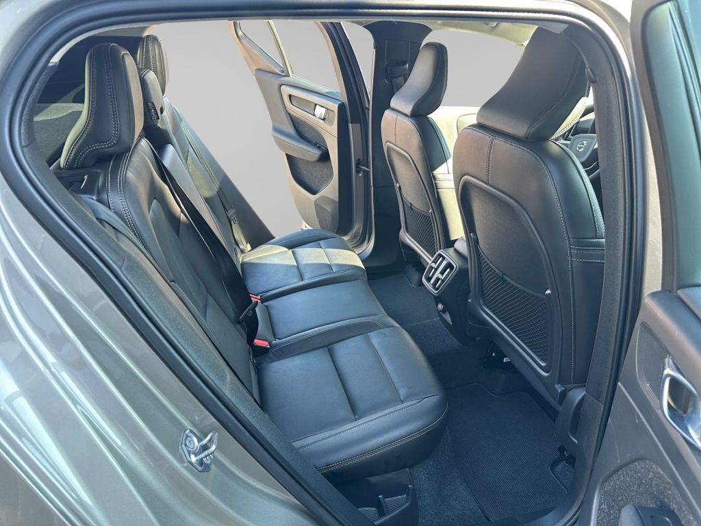 VOLVO XC40 D4 AWD Geartronic Nur an Händler!!! VOLVO XC40 D4 AWD Geartronic Nur an Händler!!!