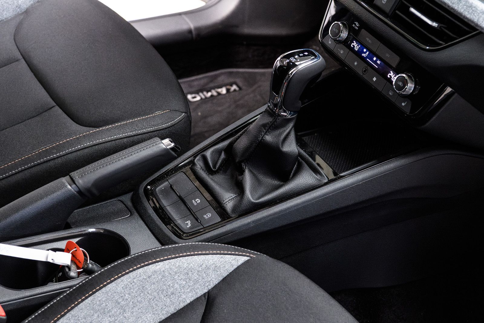 Fahrzeugabbildung SKODA Kamiq Selection 1.0 TSI LED+KAMERA+ACC+APP