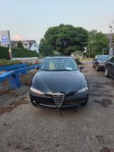 Alfa Romeo 147 1.9 JTD 8V M-Jet  - Sehr viele Teile neu - Alfa Romeo 147: Schwarz