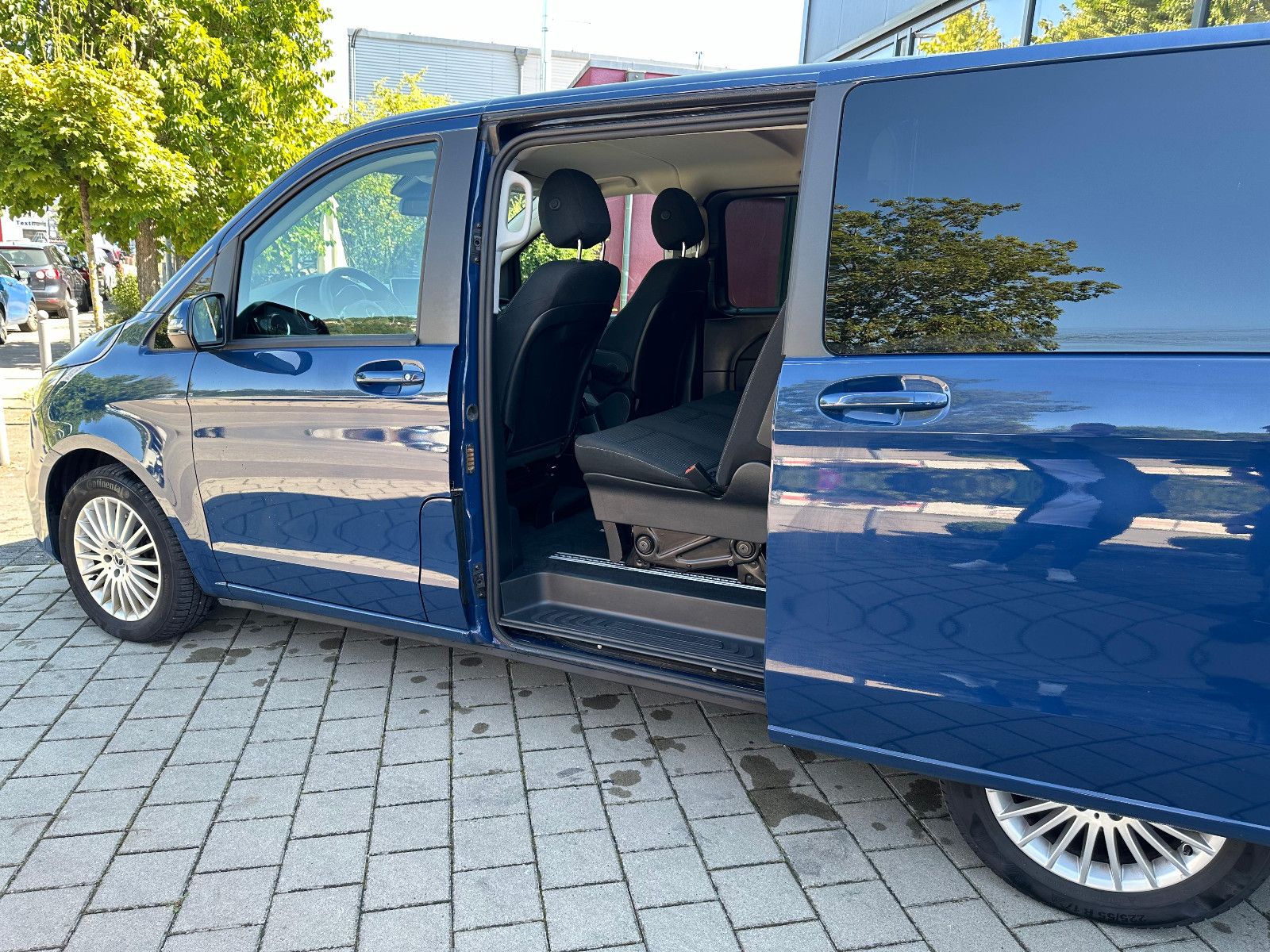 Fahrzeugabbildung Mercedes-Benz V 250 d Aut. LANG *6 SITZE*KAMERA*NAVI*