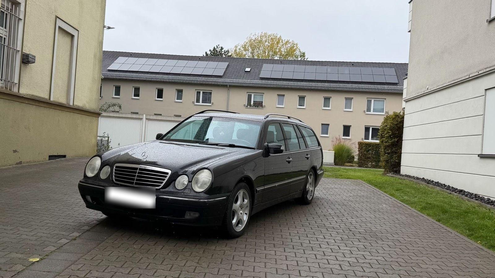 Mercedes-Benz E 240