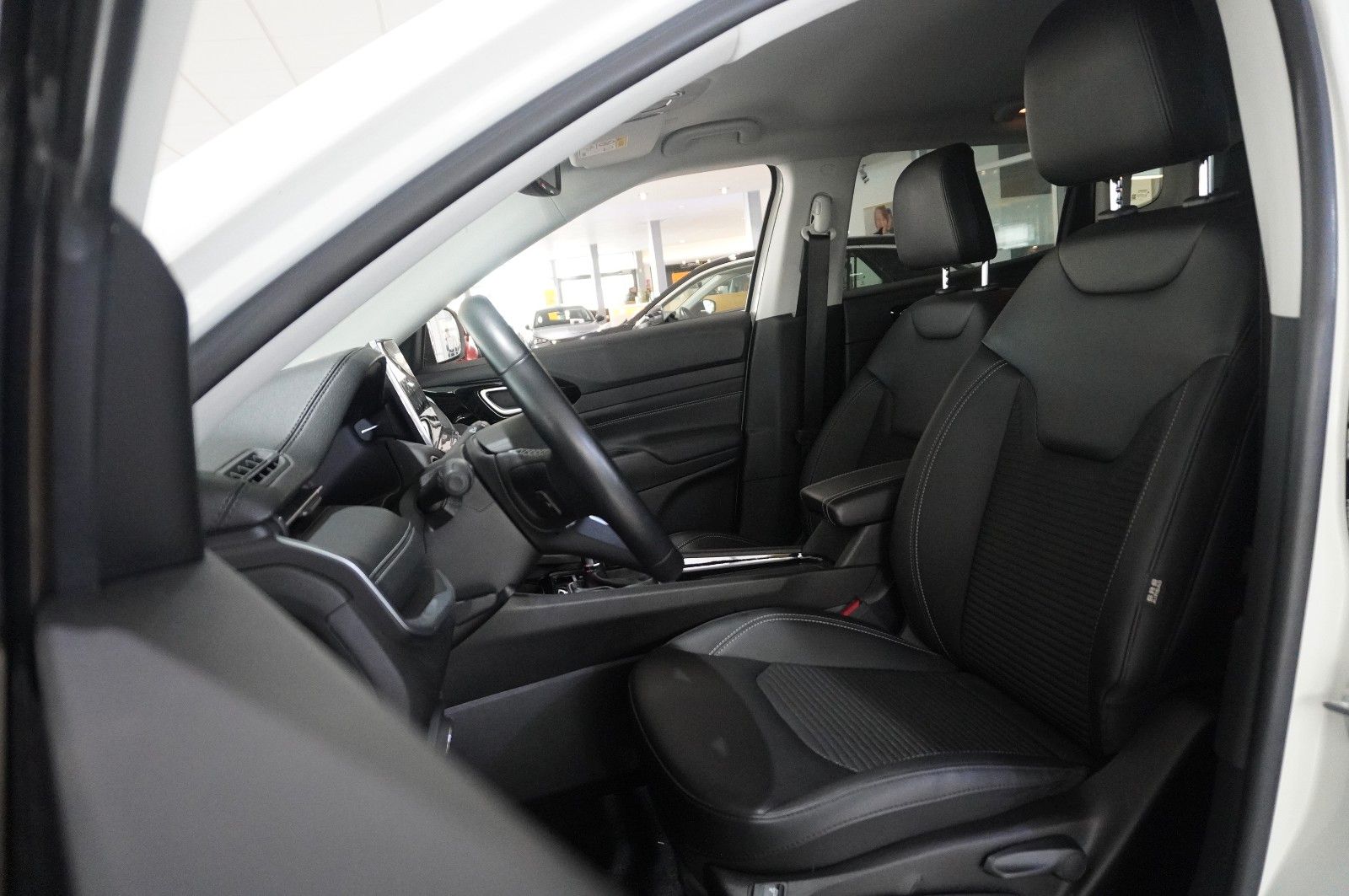 Fahrzeugabbildung Jeep Compass 1.3T GSE LIMITED NAVI/LED/360°/VIRT/DAB+