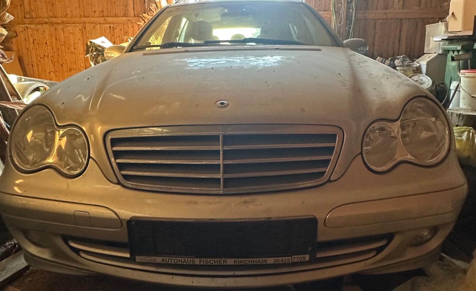 Mercedes-Benz 220 2004 — rear view