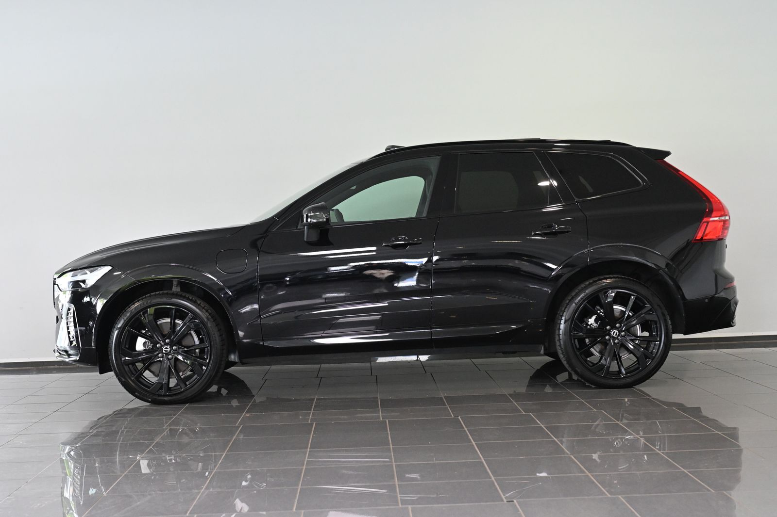 Volvo XC60 T8 Plug-In Hybrid AWD Black Edition AHK  imagem 3