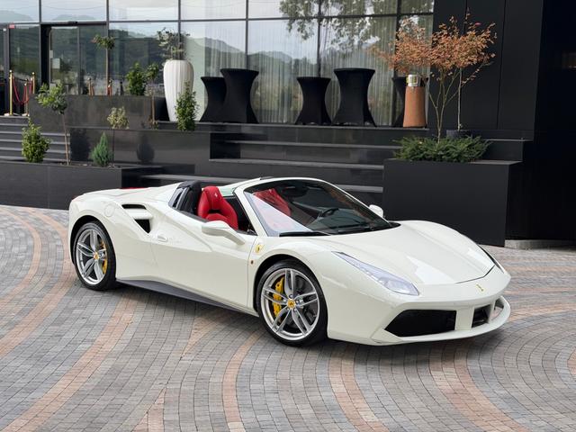 Ferrari 488 Spider Tausch JBL Lift Carbon Lenkrad