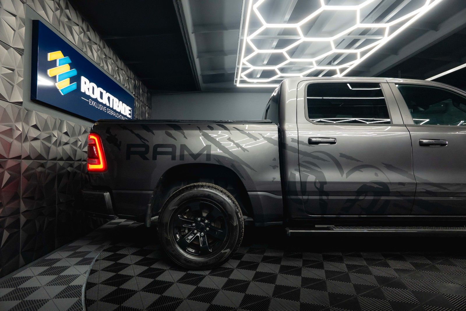 Fahrzeugabbildung Dodge RAM 5.7 V8 HEMI 4x4 LARAMIE Offroad Night LED