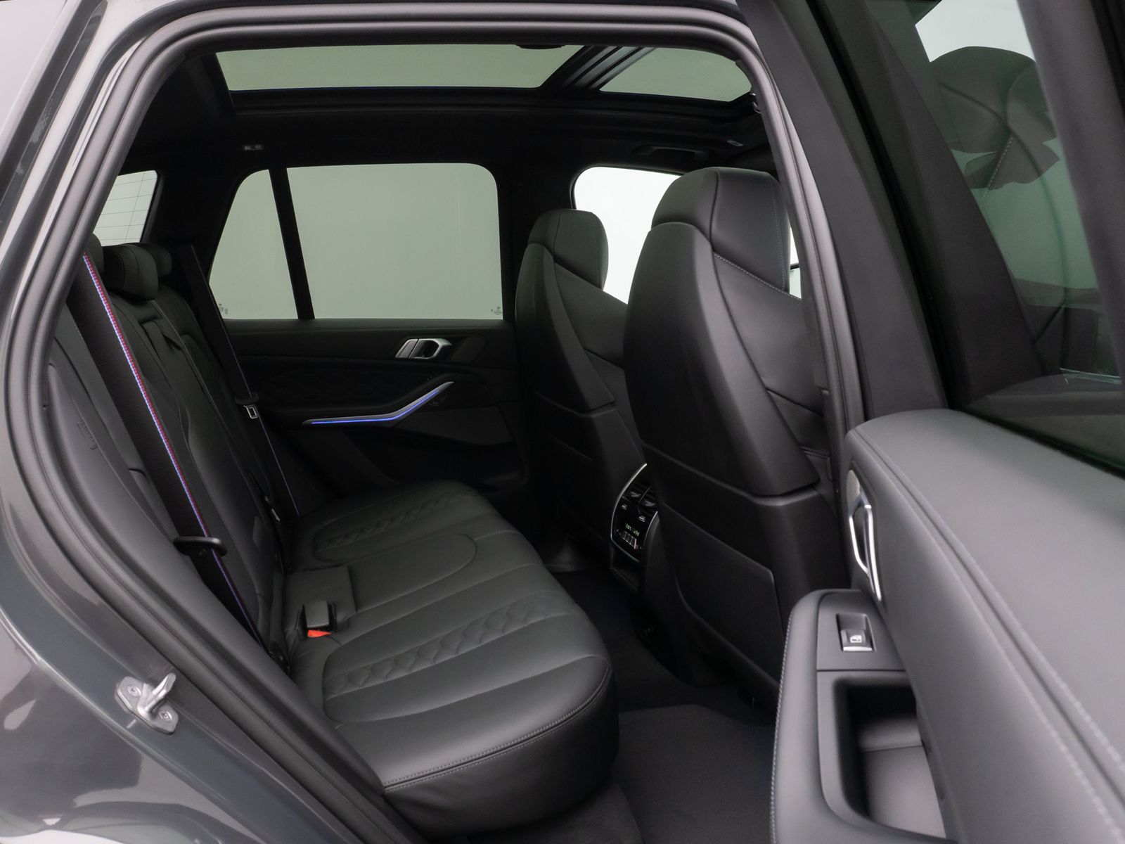 Fahrzeugabbildung BMW X5 M Competition Panorama Laser 360°DAB DisplKey
