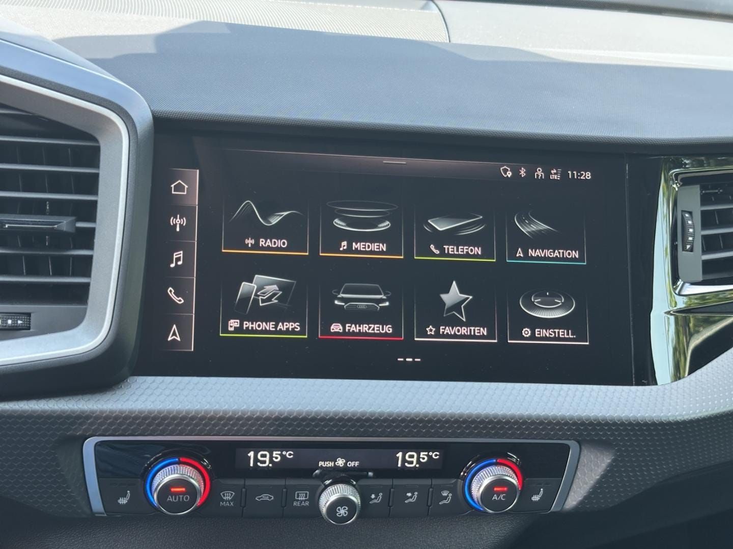 Fahrzeugabbildung Audi A1 allstreet 30 TFSI LED Smartphone PDC vo.hi.