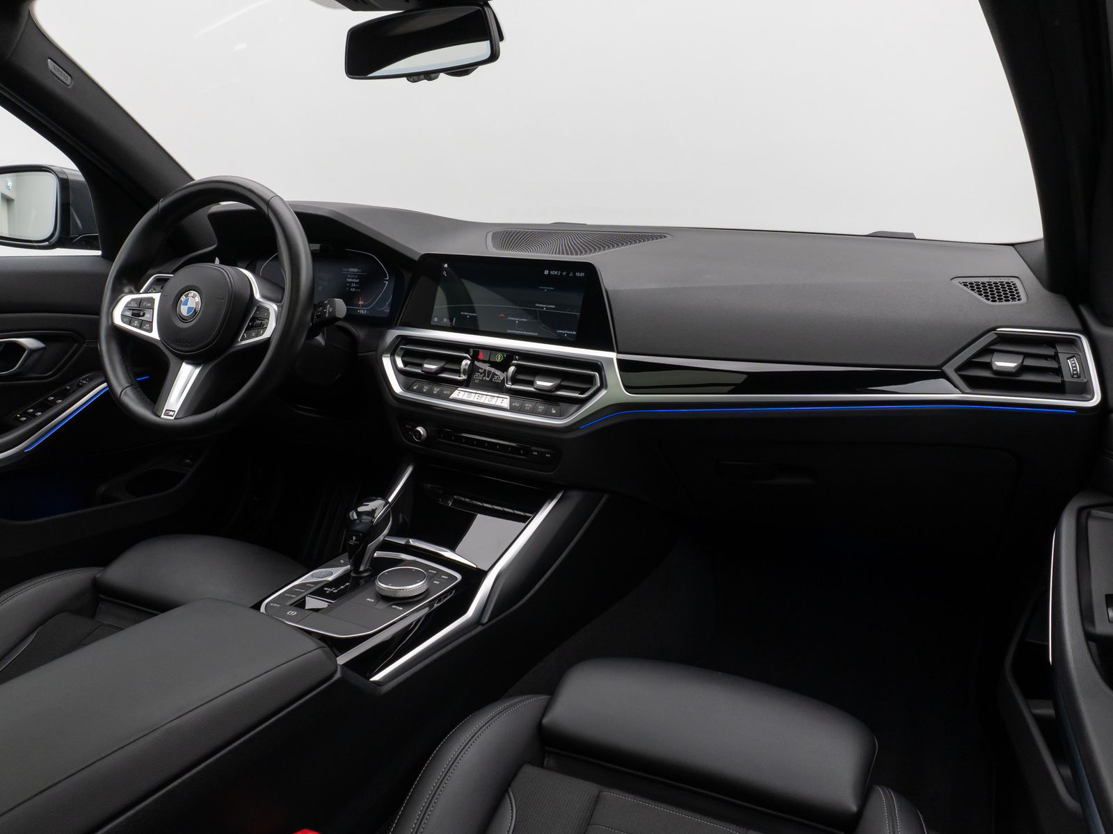 Fahrzeugabbildung BMW 320d xD Sport Line Panorama Laser Kamera HUD DAB