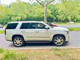 Cadillac Escalade 6.2 V8 Platinum BOSE/360/SDach/7-Sitze - Cadillac in Berlin
