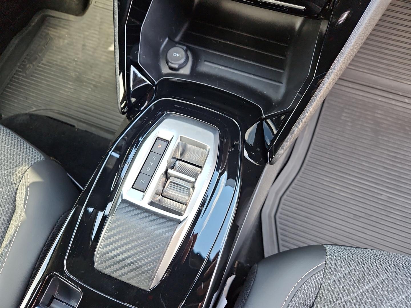 Peugeot 2008 1.2 Hybrid 145 Allure Apple CarPlay Sitzhei