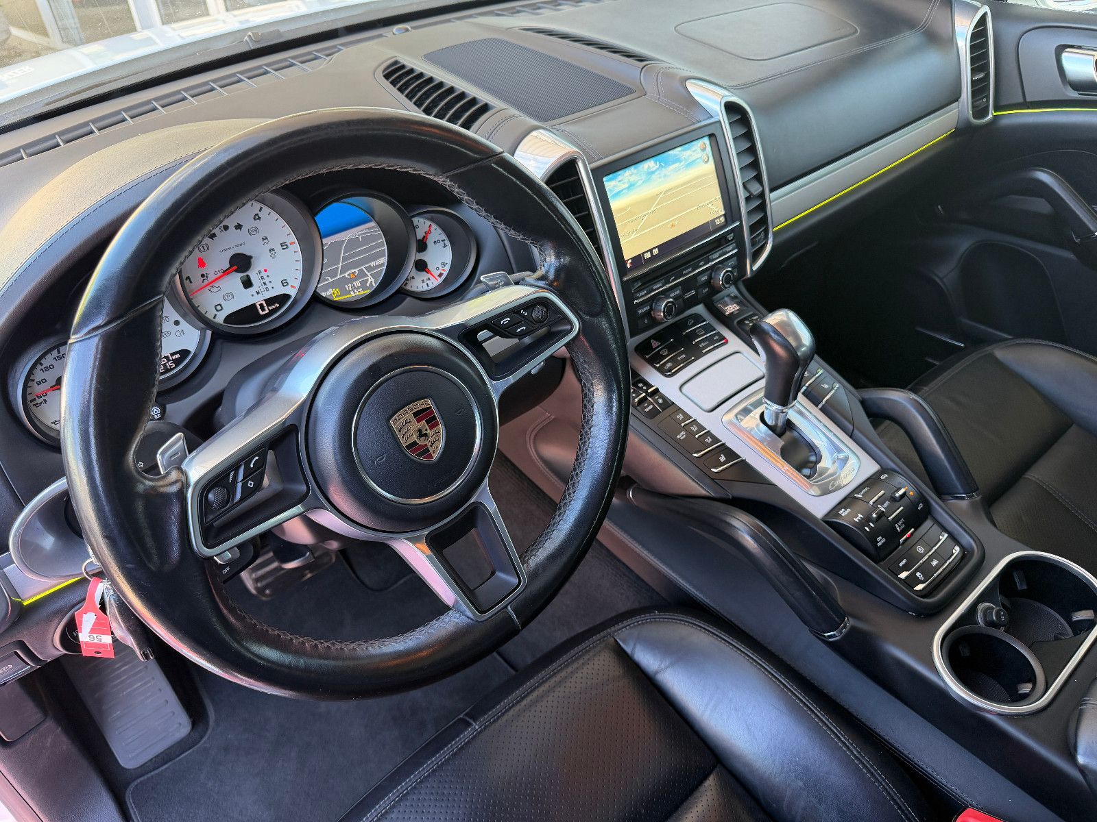 Fahrzeugabbildung Porsche Cayenne /LED/S-DACH/21"ALU/NAVI/LEDER/KAMERA
