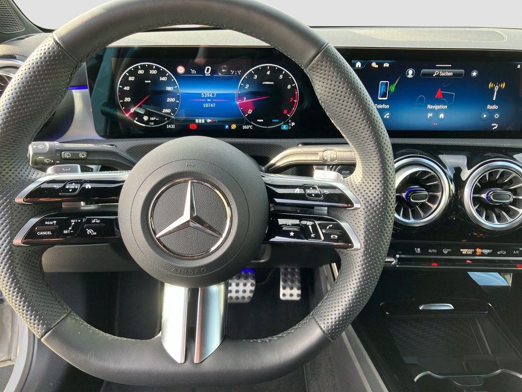Fahrzeugabbildung Mercedes-Benz A 200 Kompaktlimousine AMG Line*Night Paket*LED