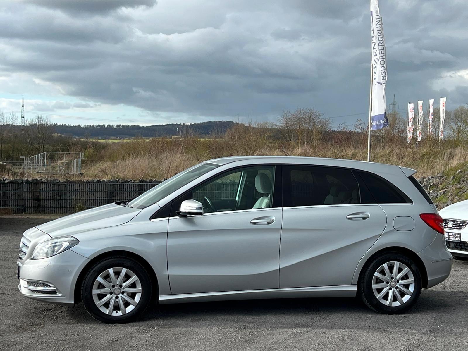 Mercedes-Benz B 180 NAVI/RFK/AHK/LEDER