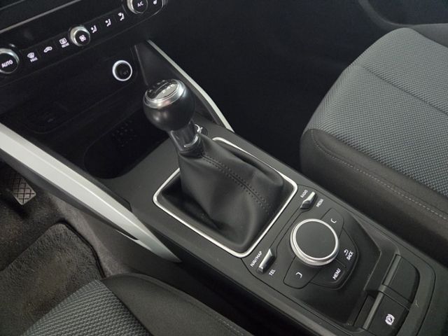 Q2 design ultra 1.0 TFSI LED NAV GRA PDC CLI GJR