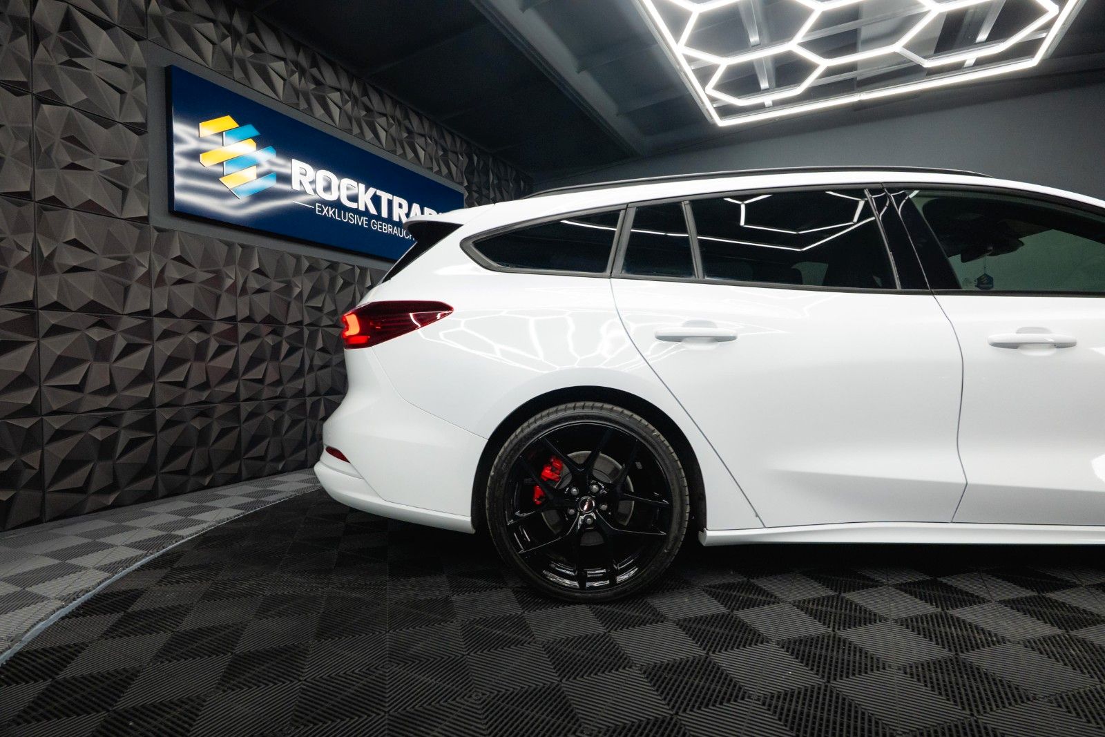 Fahrzeugabbildung Ford Focus Turnier ST X Performance *Head Up*LED*DAB*