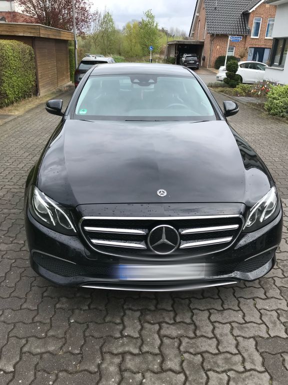 Image of Mercedes-Benz E 220