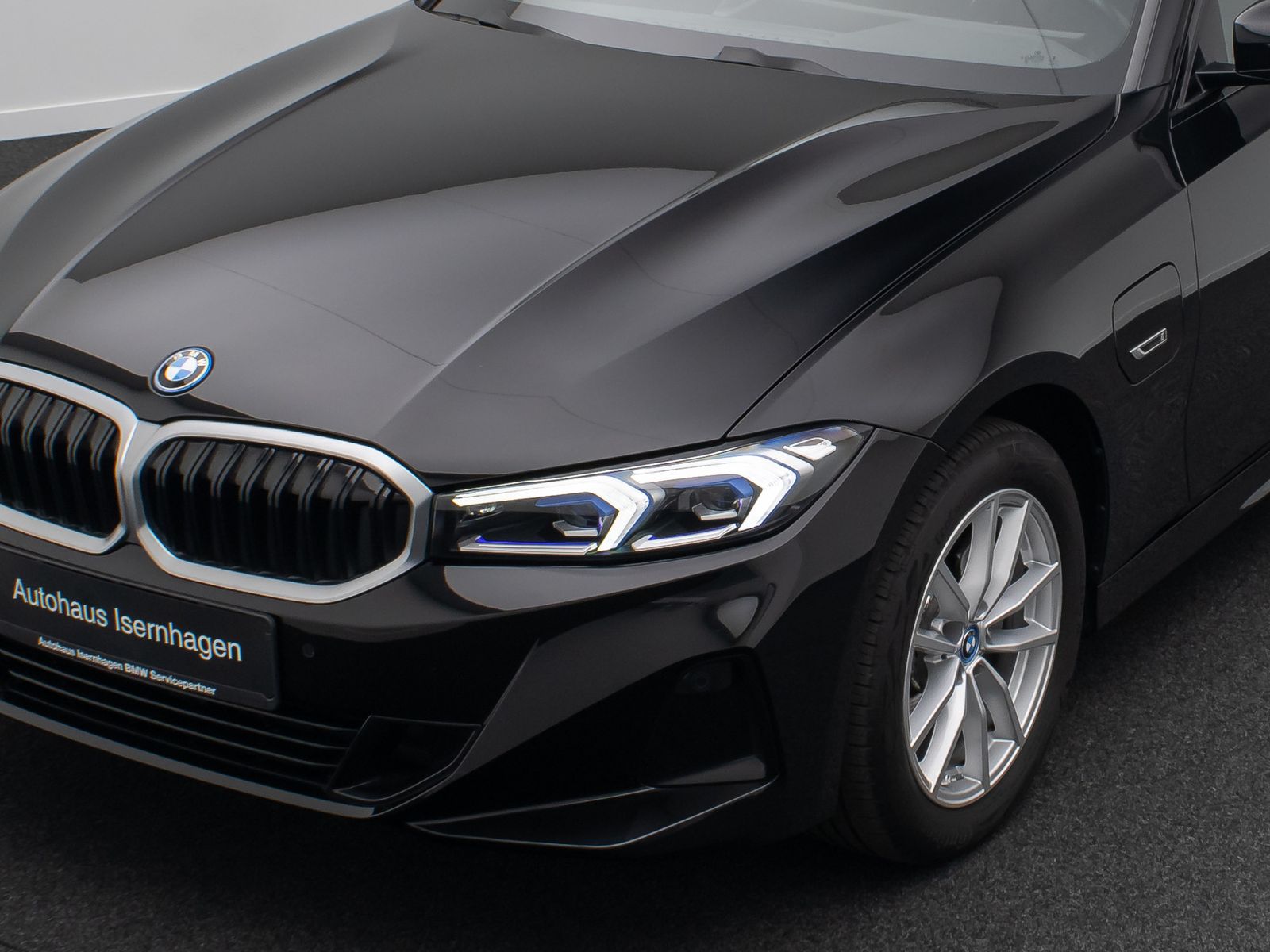 Fahrzeugabbildung BMW 320e xD SAG Kamera DAB Alarm DriveAs CockpitPlus