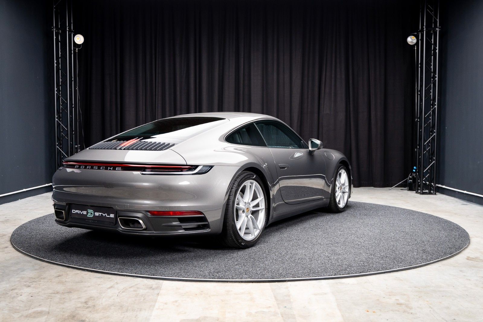 Fahrzeugabbildung Porsche 992 + 1. Hand + 16.050 km + Schiebedach + PDK