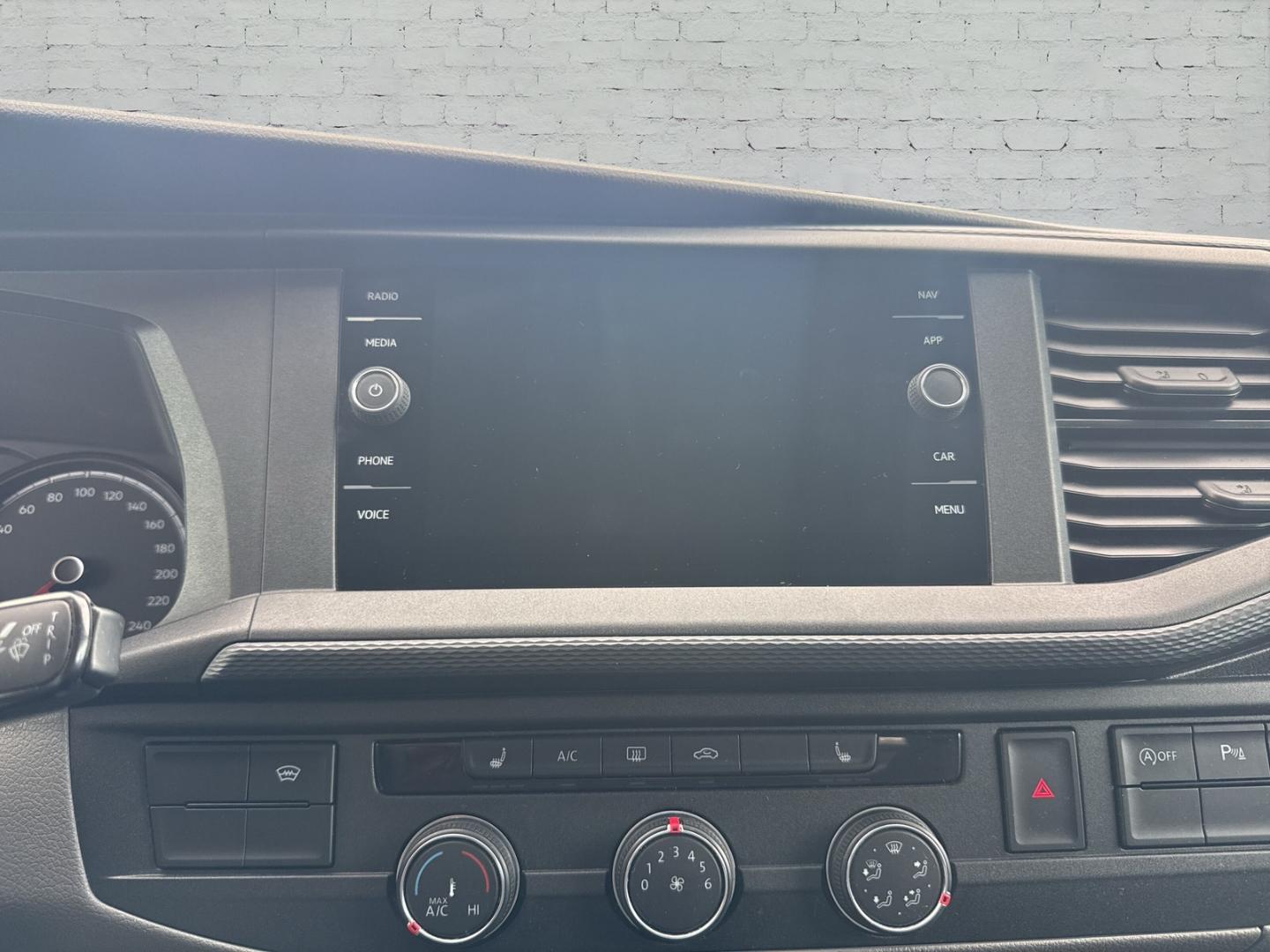 Volkswagen T6.1 Kasten 2.0 TDI L1H1 AHK Navi LED Dyn. Kurve